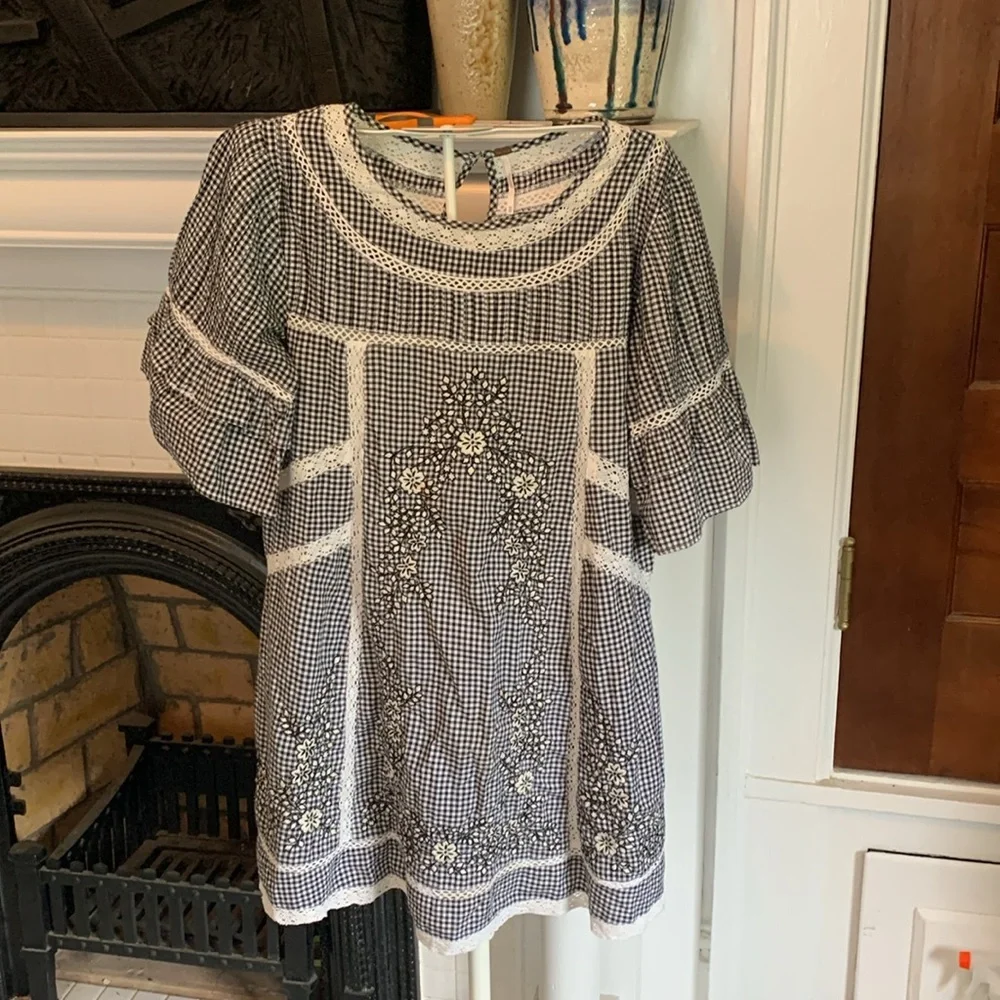 Free People embroidered  Sunny Day mini dress/tunic . Worn‎ about 2x
